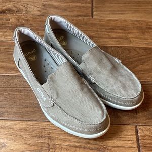 Crocs Walu Canvas Loafers in Khaki Women’s Size 8